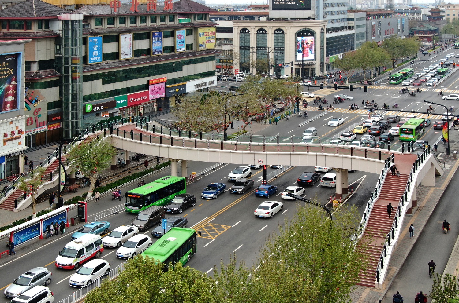 邢臺市中興大街順德路口過街天橋